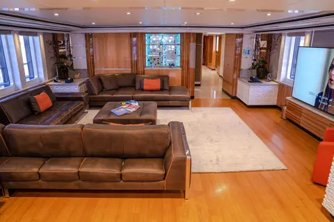 Sky Fall Yacht Charter in Dubai, photograph 11