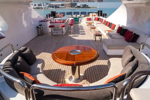 Sky Fall Yacht Charter in Dubai, photograph 6