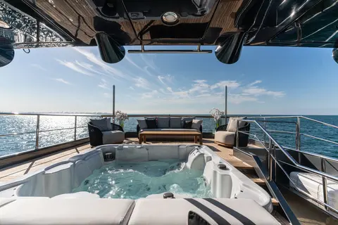 Spectre Yacht Charter in Dubai, photograph 7