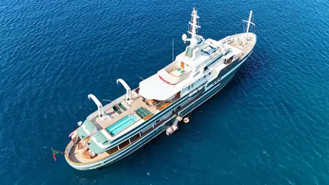 Steel Yacht Charter, photograph 3