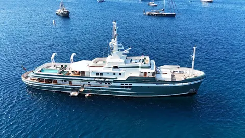 Steel Yacht Charter, photograph 4
