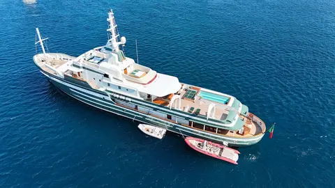Steel Yacht Charter, photograph 5