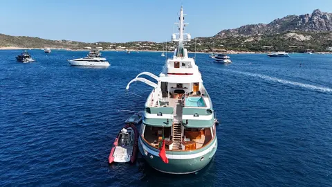 Steel Yacht Charter, photograph 6
