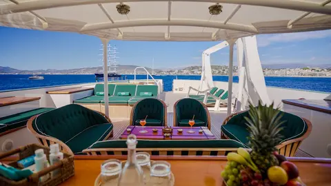 Steel Yacht Charter, photograph 9