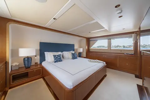 Synthesis 66 Yacht Charter, photograph 11