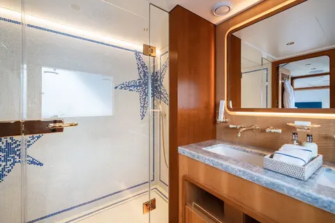 Synthesis 66 Yacht Charter, photograph 12