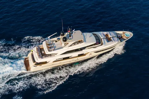 Takara One Yacht Charter, photograph 3