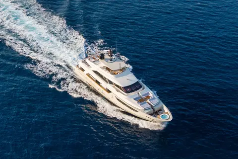 Takara One Yacht Charter, photograph 5