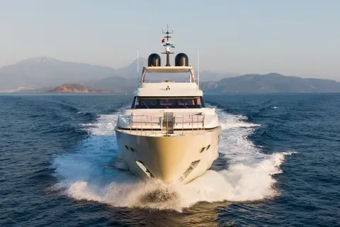 Takara One Yacht Charter, photograph 6
