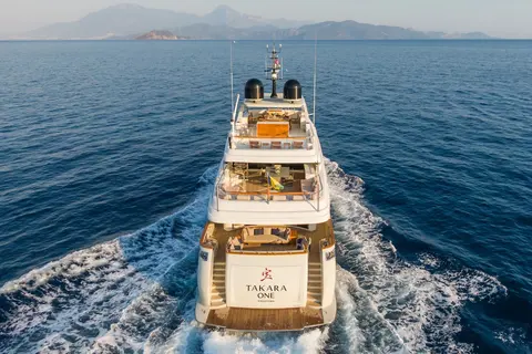 Takara One Yacht Charter, photograph 7