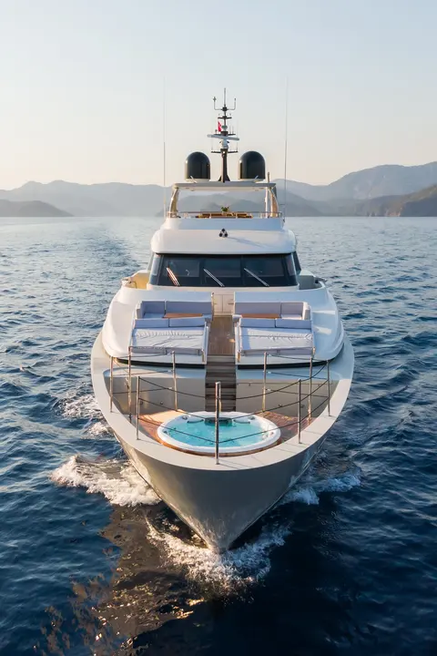 Takara One Yacht Charter, photograph 8