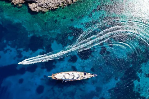 Tamarita Yacht Charter, photograph 10