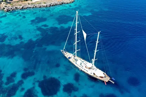 Tamarita Yacht Charter, photograph 11