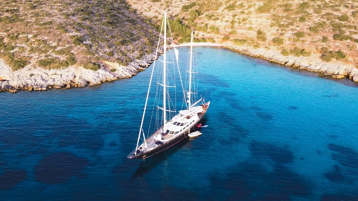 Tamarita Yacht Charter