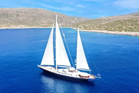Tamarita Yacht Charter, photograph 2