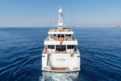 TE Manu Yacht Charter, photograph 10