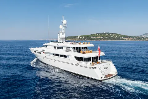 TE Manu Yacht Charter, photograph 11