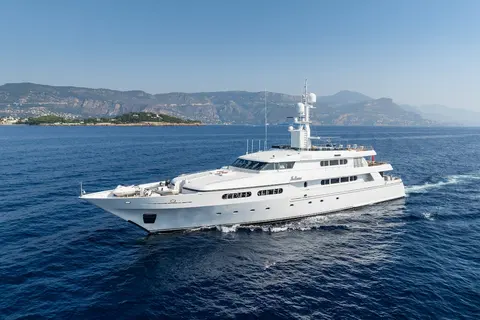 TE Manu Yacht Charter, photograph 2