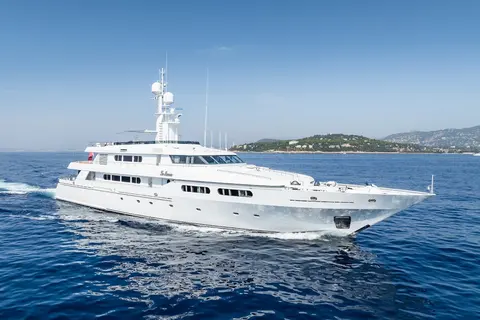 TE Manu Yacht Charter, photograph 4