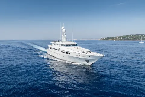TE Manu Yacht Charter, photograph 5