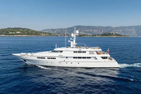 TE Manu Yacht Charter, photograph 6