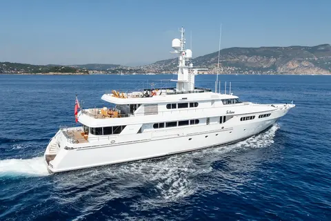 TE Manu Yacht Charter, photograph 9