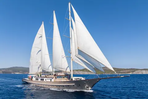 The Langley Yacht Charter, photograph 2