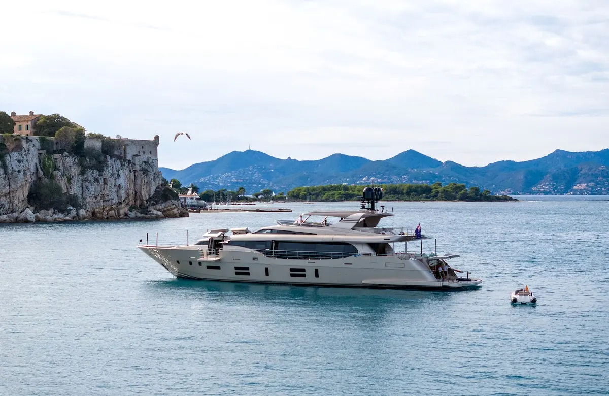 The Palm Yacht Charter