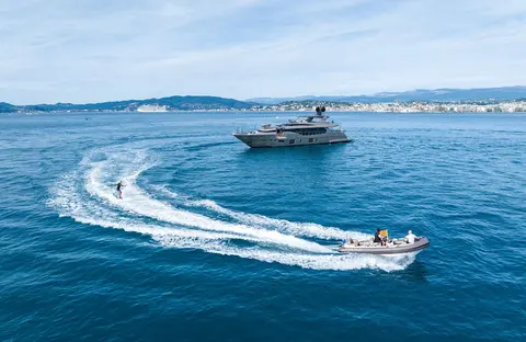 The Palm Yacht Charter, photograph 3