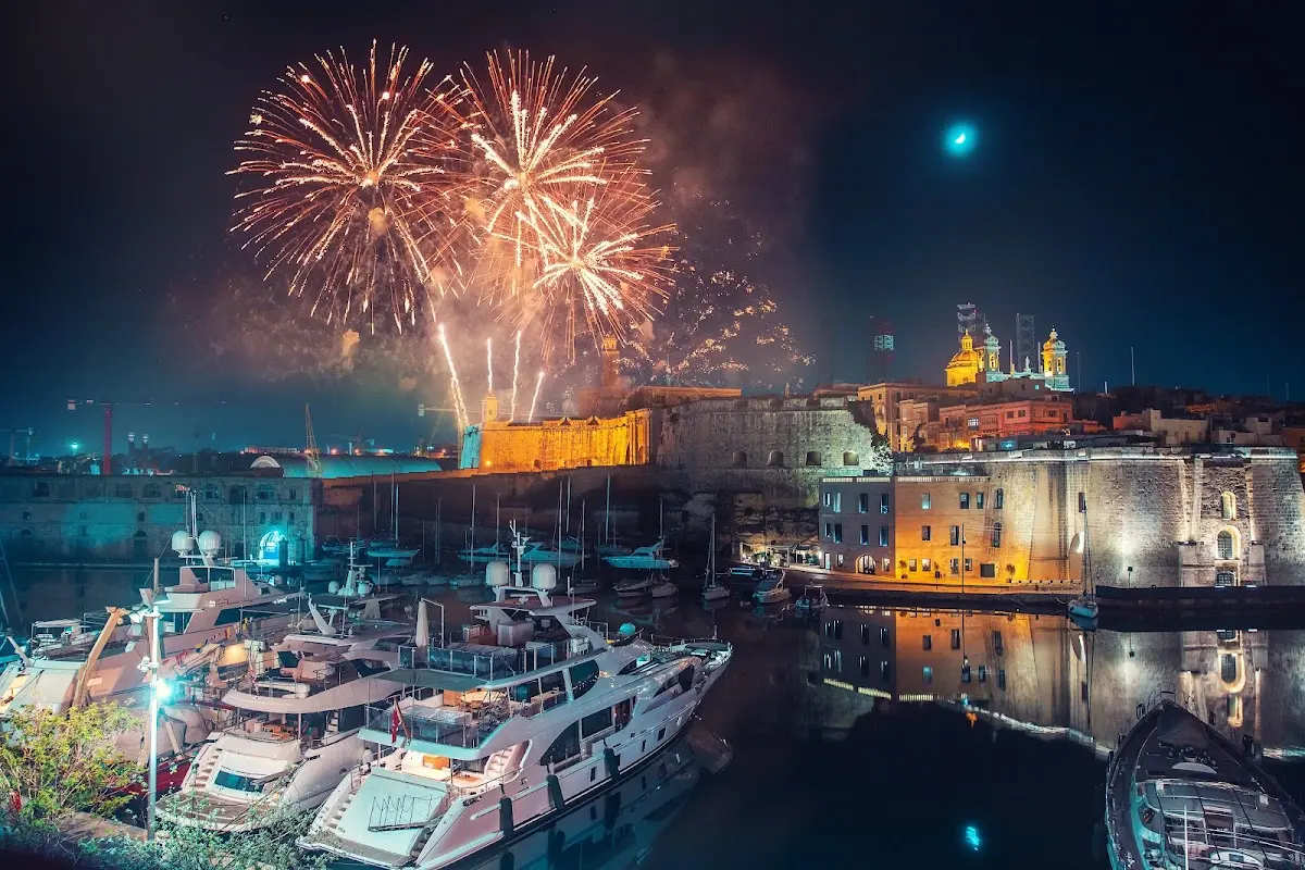 This Ramadan, Safely Break Your Fast on A Yacht