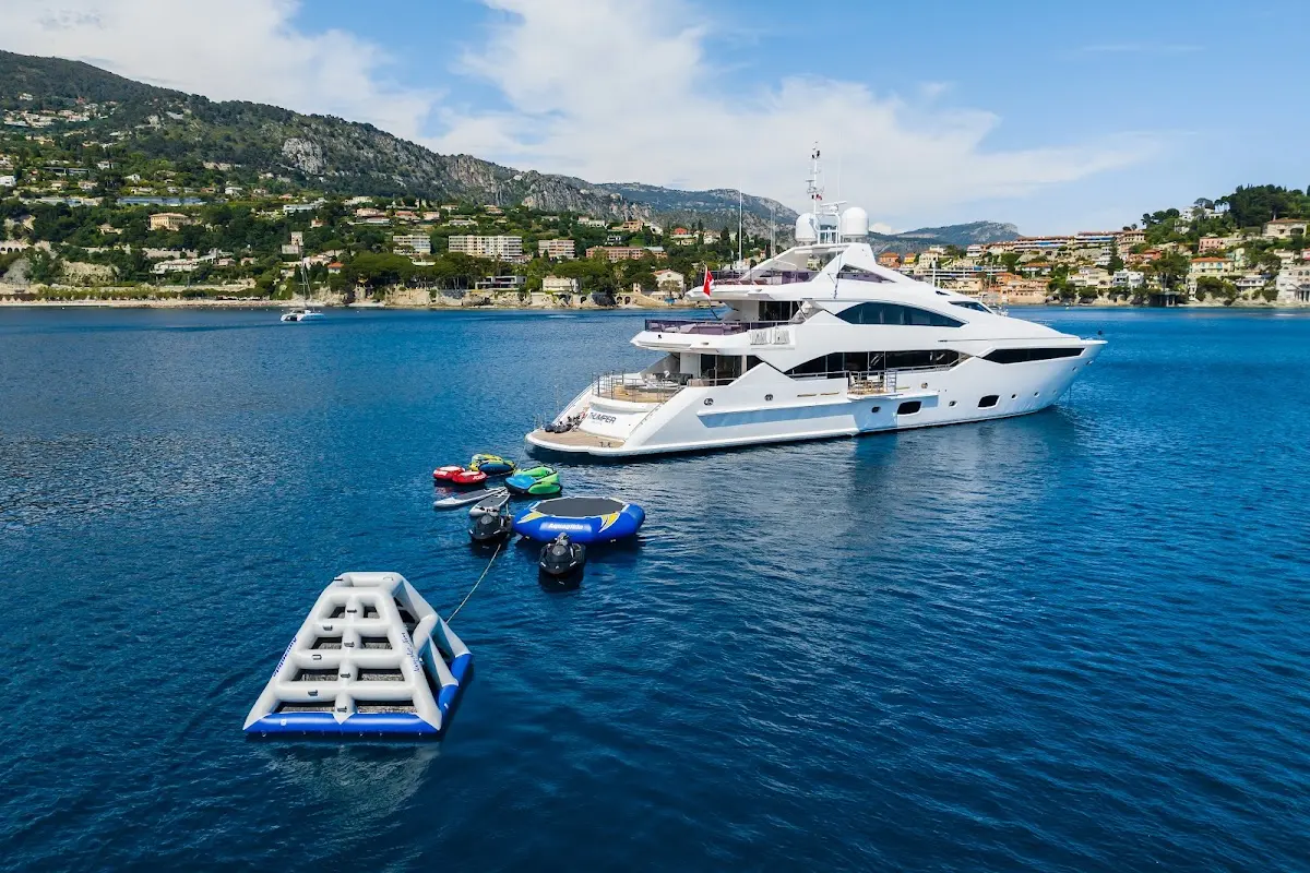 Thumper Yacht Charter