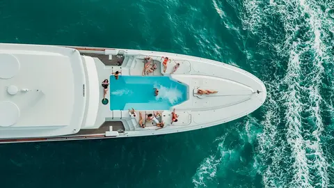 Thunder Yacht Charter in Dubai, photograph 3