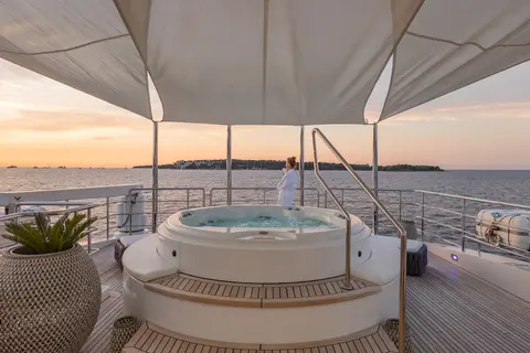 Tiamat Yacht Charter, photograph 10
