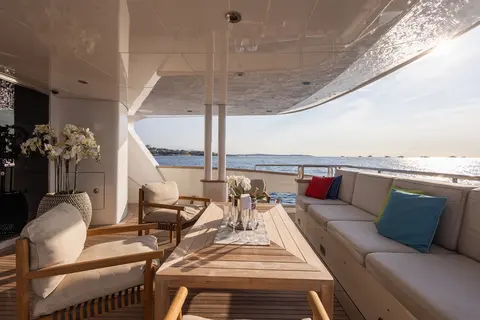 Tiamat Yacht Charter, photograph 12