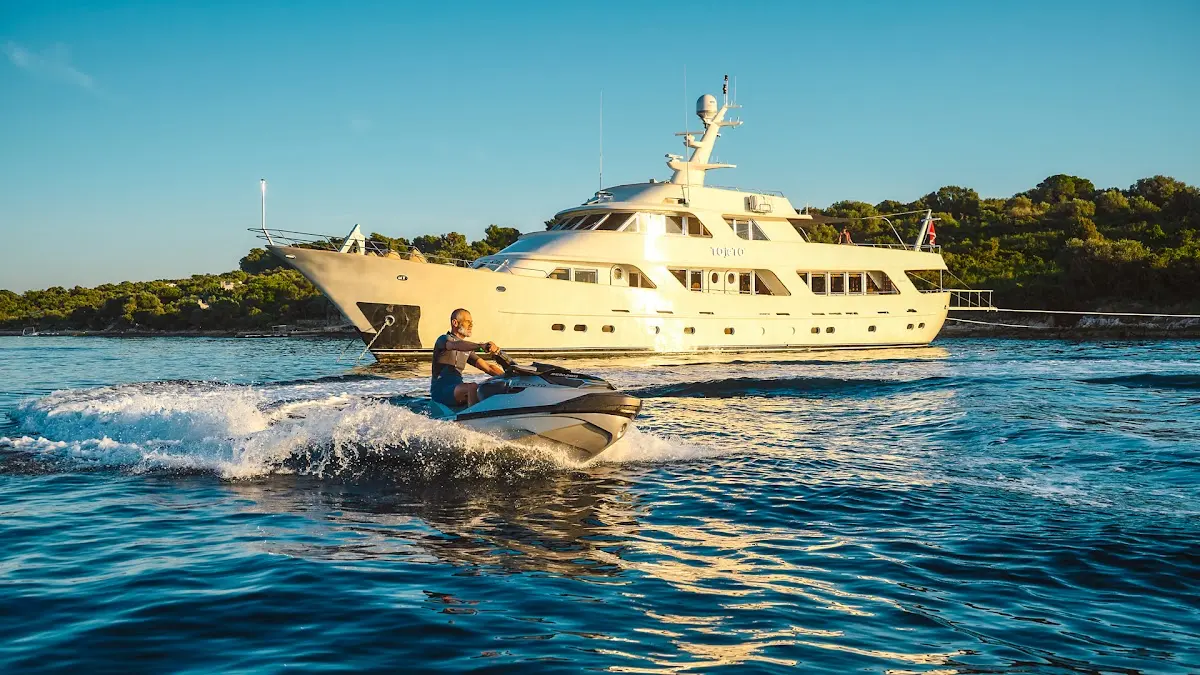 TO JE TO Yacht Charter