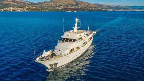 TO JE TO Yacht Charter, photograph 2