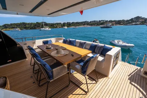 Triple L Yacht Charter, photograph 10