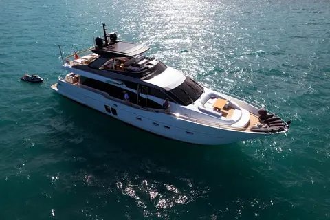 Triple L Yacht Charter, photograph 2