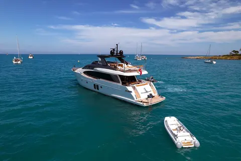 Triple L Yacht Charter, photograph 3
