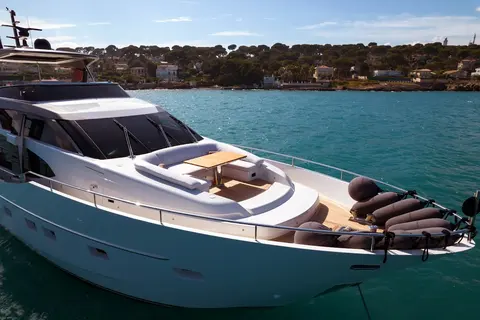 Triple L Yacht Charter, photograph 5