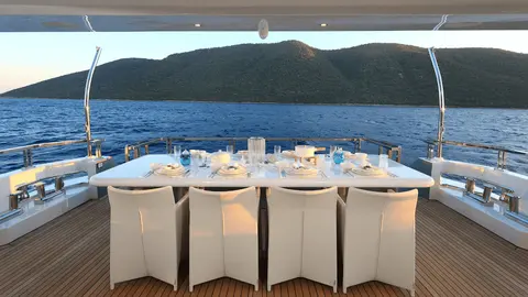 Ukiel Yacht Charter, photograph 11