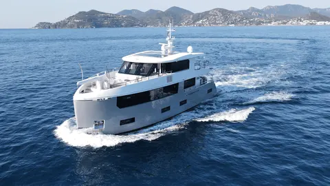 Ukiel Yacht Charter, photograph 2