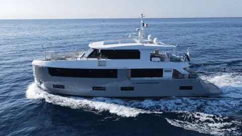 Ukiel Yacht Charter, photograph 3