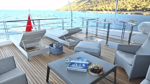 Ukiel Yacht Charter, photograph 7