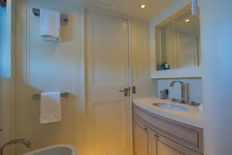 Valentina II Yacht Charter, photograph 6