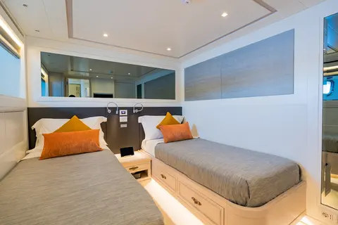 Valentina II Yacht Charter, photograph 7