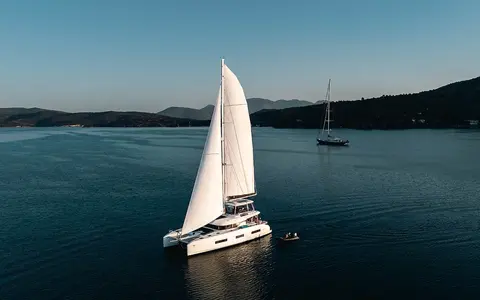 Valinor Yacht Charter, photograph 2