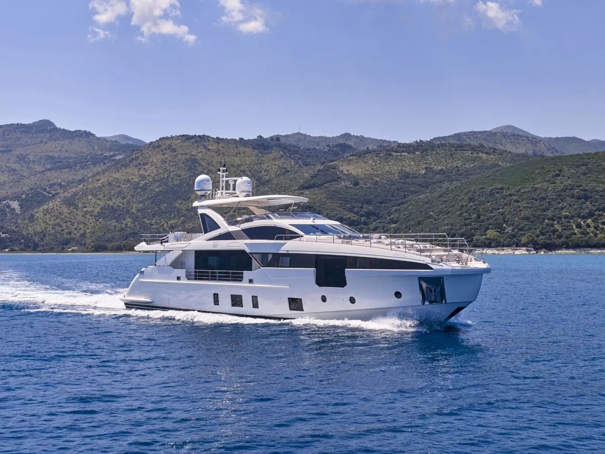 Volante Yacht Charter