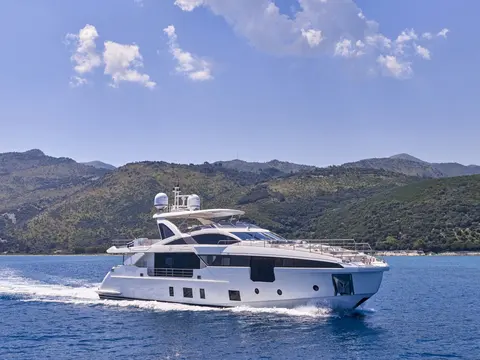 Volante Yacht Charter, photograph 7