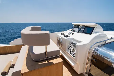 Whisper V Yacht Charter, photograph 10